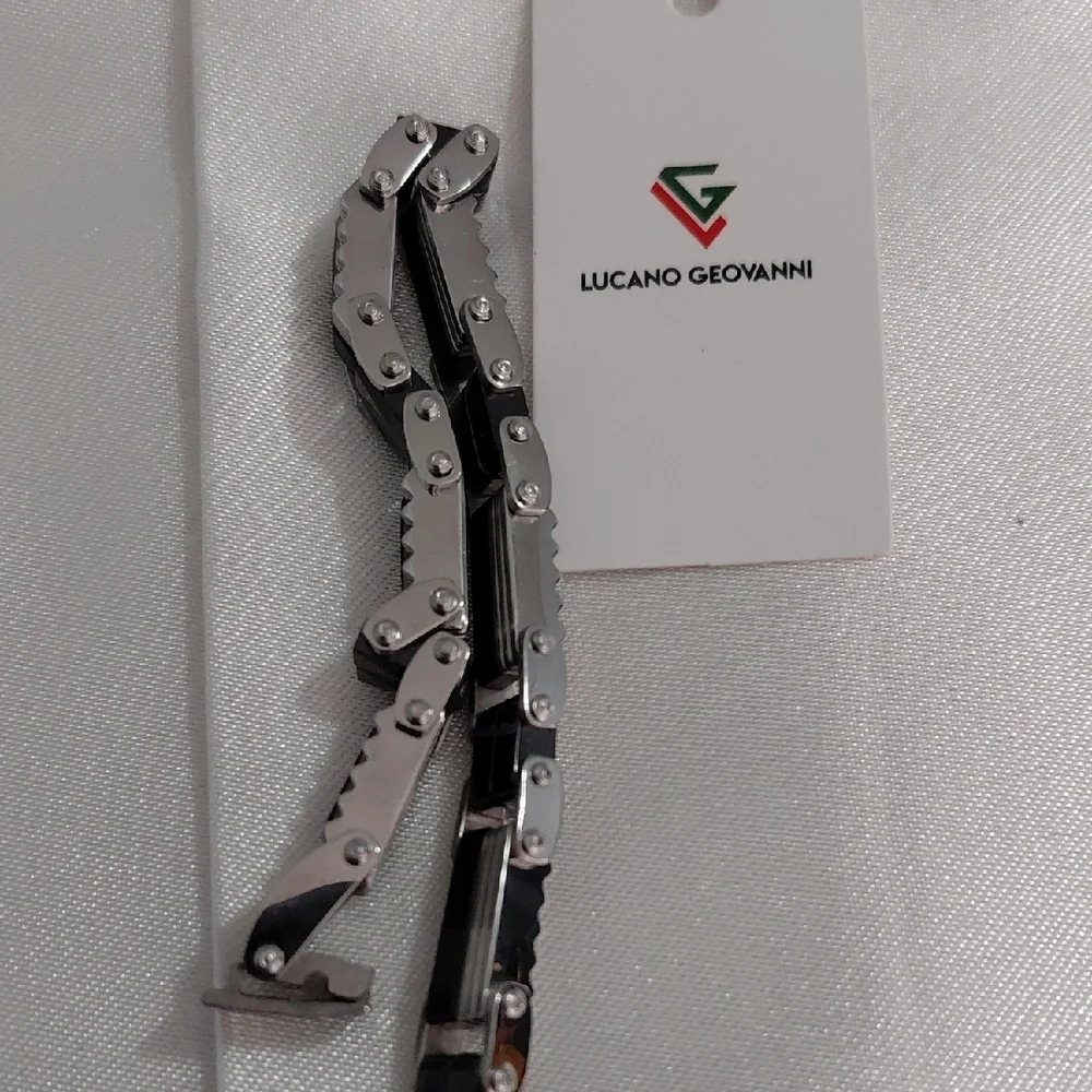 lucano Geovanni this sleek